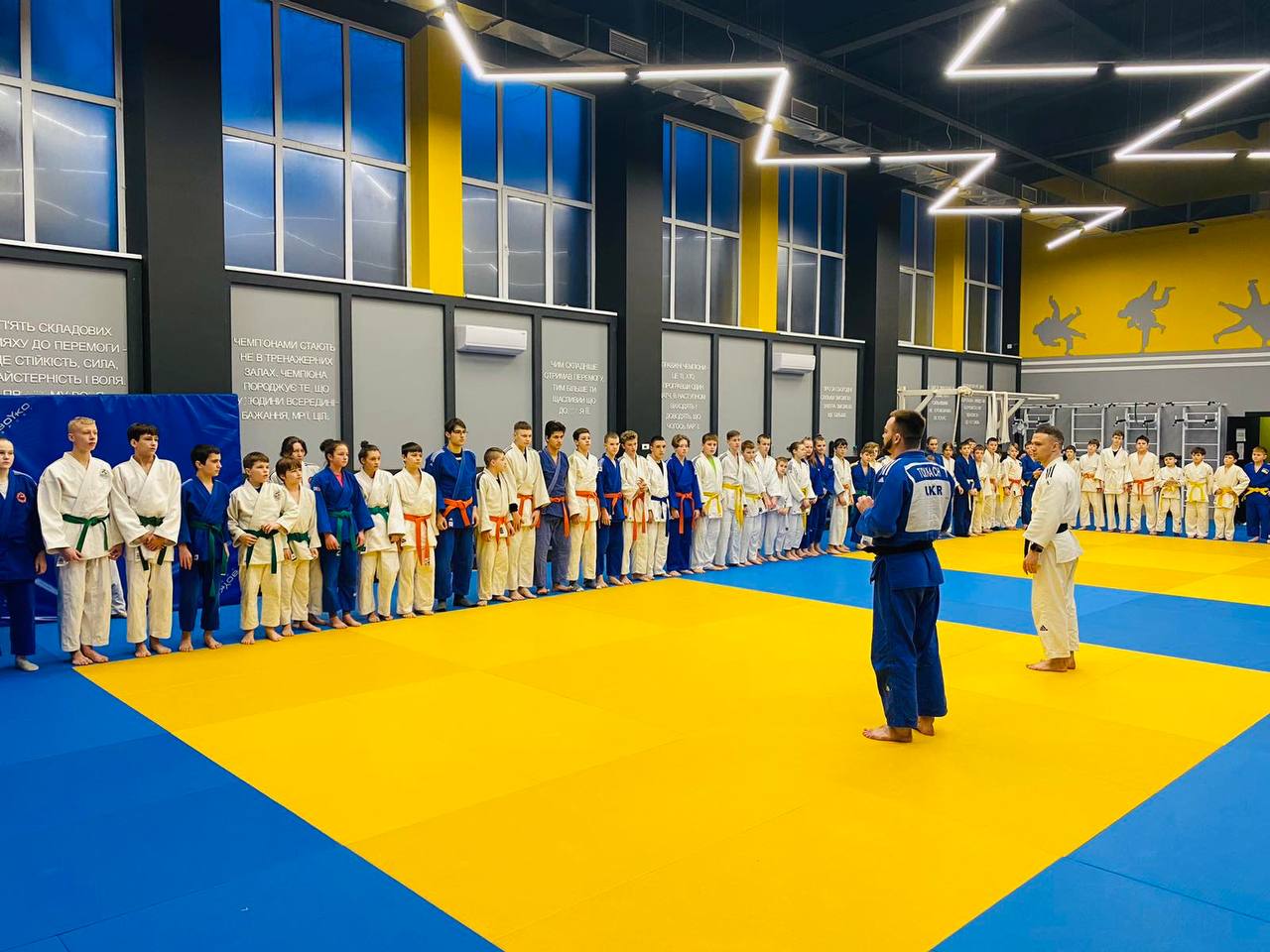 Зал Георгія Зантарая з дітьми Зал Георгія Зантарая з дітьми