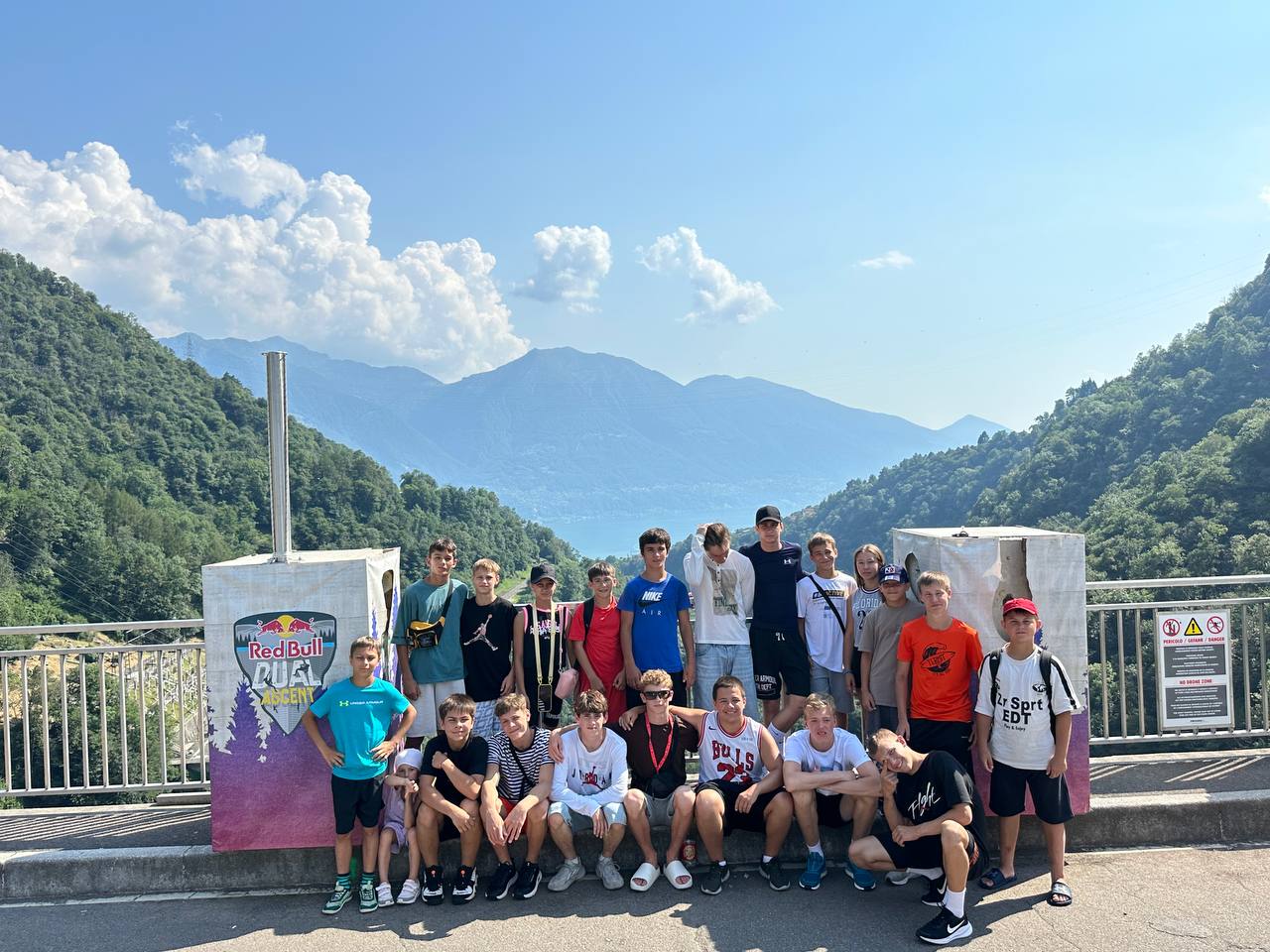 Діти на відпочунку у Швейцарії Діти на відпочунку у Швейцарії